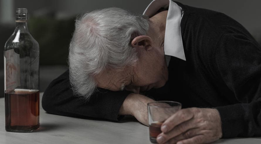 Beber sem moderação gera complicações extras de saúde para idosos, diz pesquisa americana