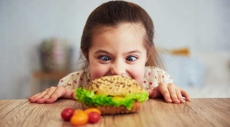Fome ou vontade de comer? Saiba como a fome emocional pode afetar sua saúde