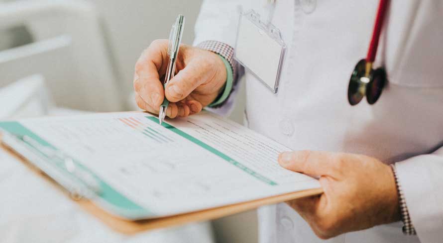 Medicação usada no tratamento de leucemia revela eficiência para bloquear ação do coronavírus. Mas, por ora, só em animais