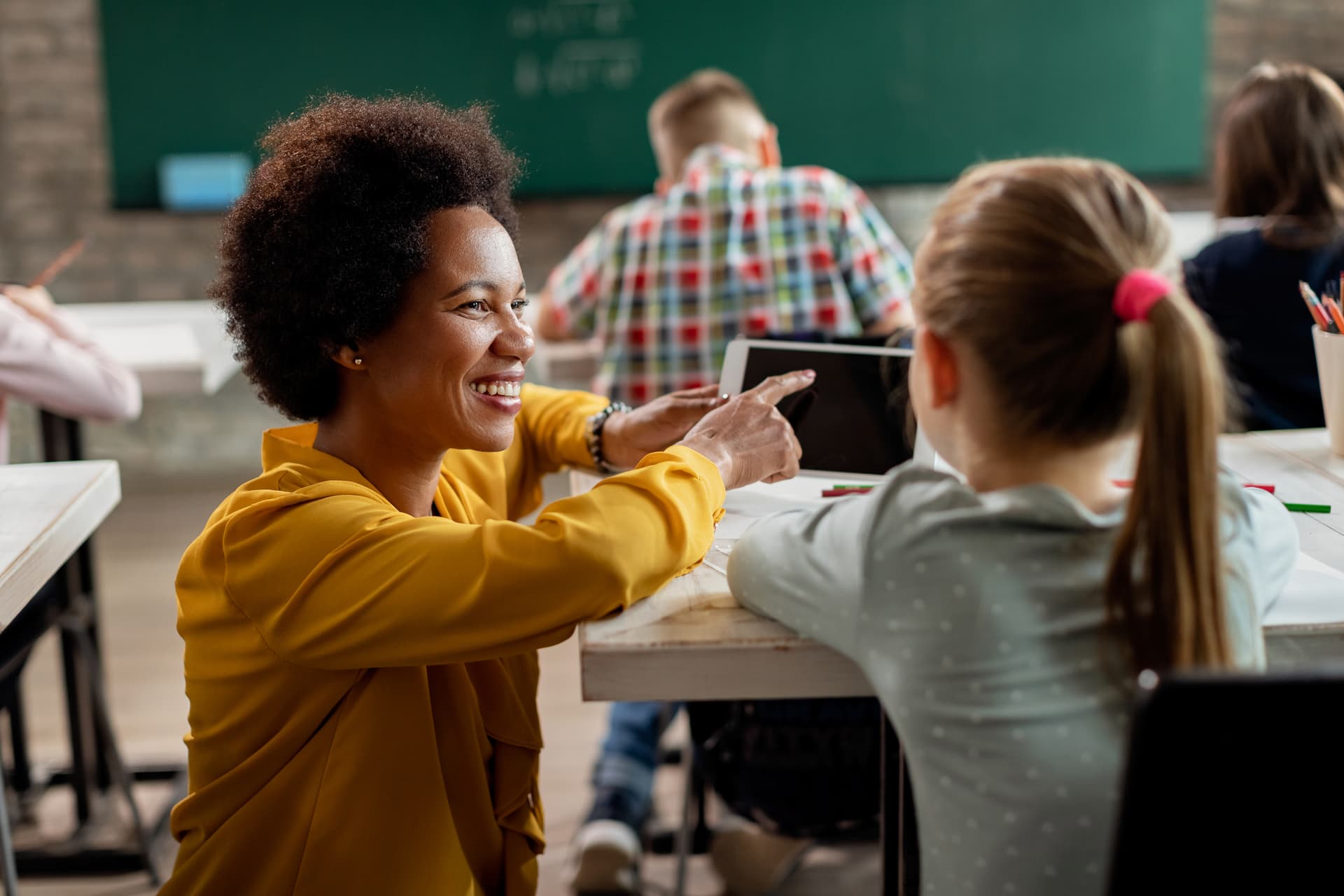 93,5% dos alunos da educação especial estão na sala comum. Só 11,3% dos diretores têm formação na área.
