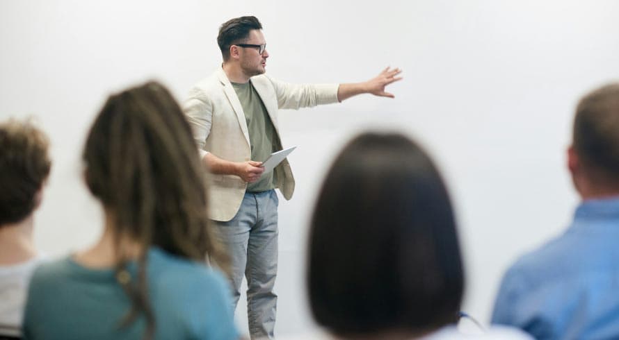 Formação de Educadores para o Futuro: Competências Essenciais para o Século XXI